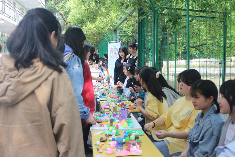 “黏土輕輕，手工相惜”——衡陽幼高專耒陽學(xué)院成功舉辦超輕黏土手工作品教學(xué)成果展