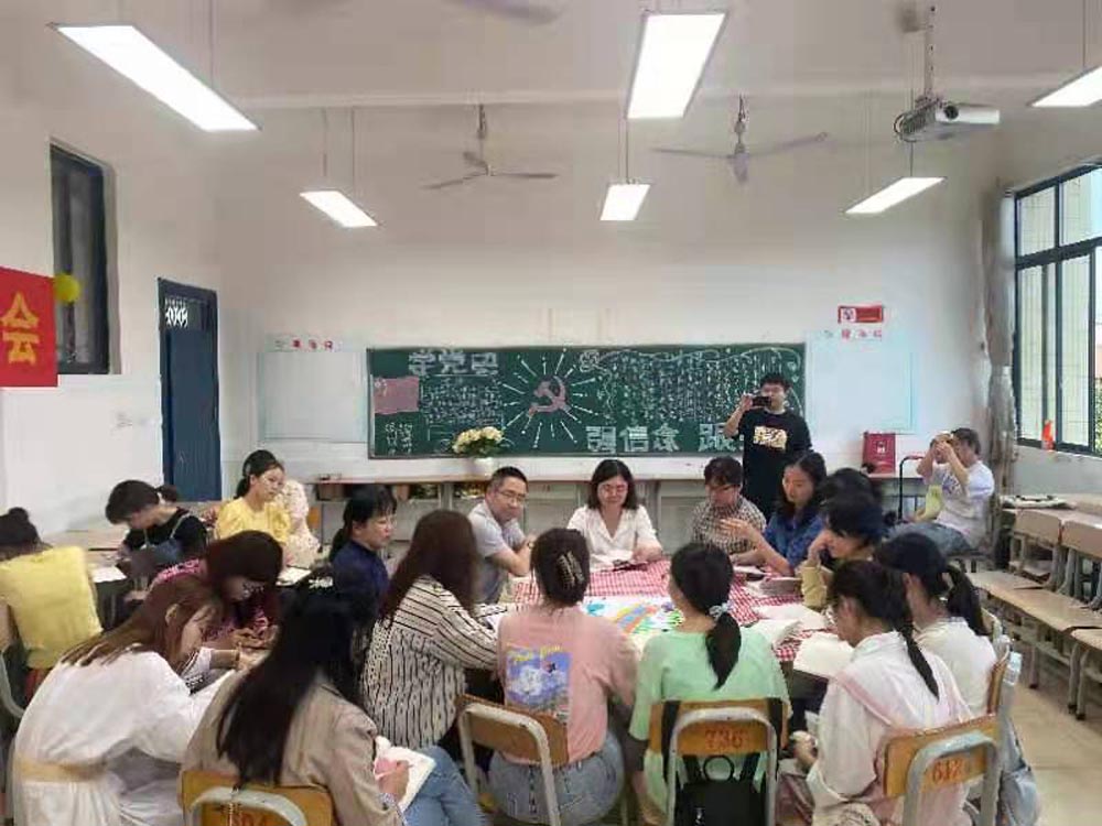 蹲下來，才能看到孩子的世界 ——學(xué)前教育學(xué)院舉行第二期讀書分享會(huì)