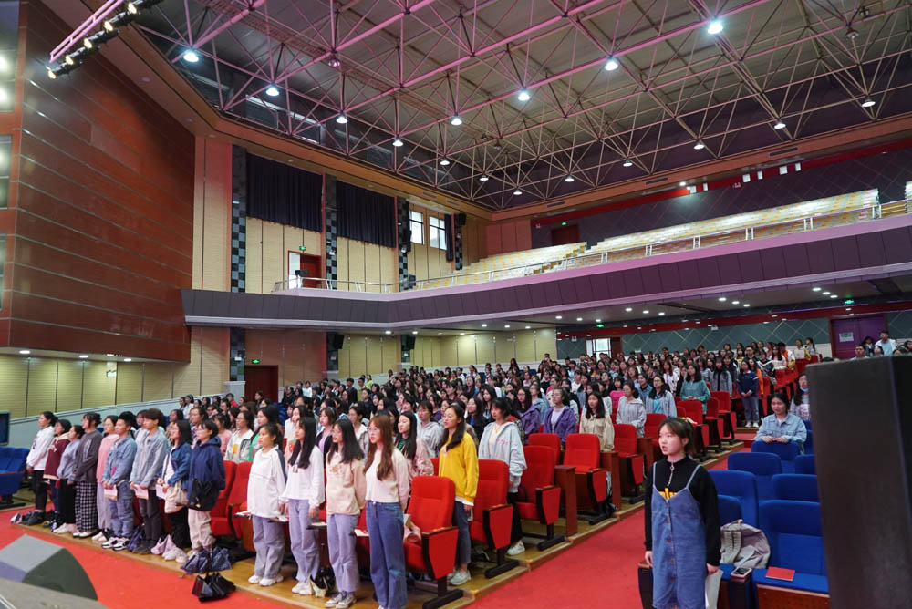 衡陽(yáng)幼高專舉行2021年度業(yè)余黨校第一期培訓(xùn)班開(kāi)班典禮暨首場(chǎng)培訓(xùn)課