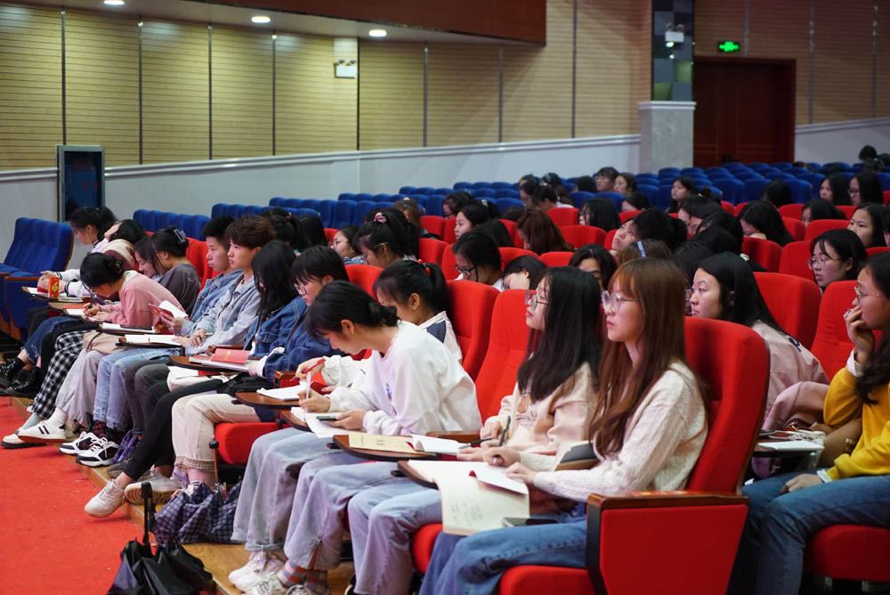 衡陽(yáng)幼高專舉行2021年度業(yè)余黨校第一期培訓(xùn)班開(kāi)班典禮暨首場(chǎng)培訓(xùn)課
