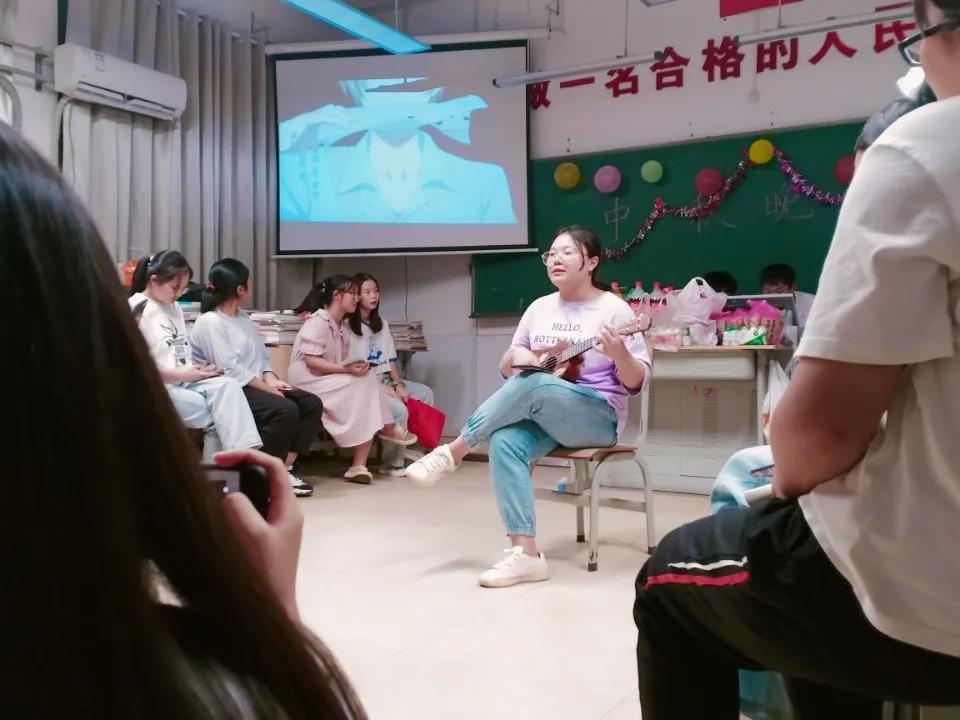 中秋佳節(jié)，師生一起過！