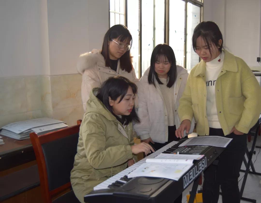 感動！他們一次次來村小支教
