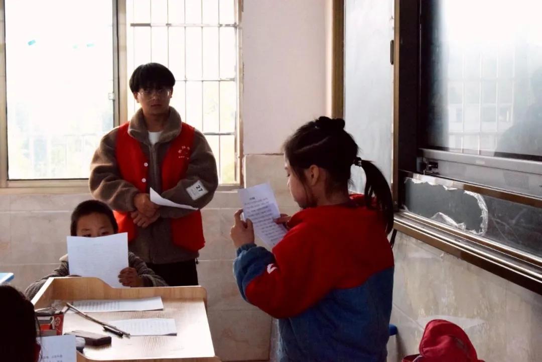 感動！他們一次次來村小支教