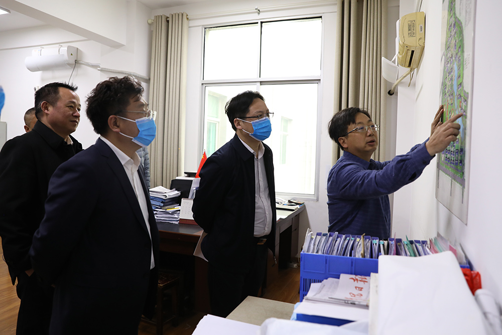 黨委書記李來清、校長(zhǎng)鄧昌大深入一線調(diào)研