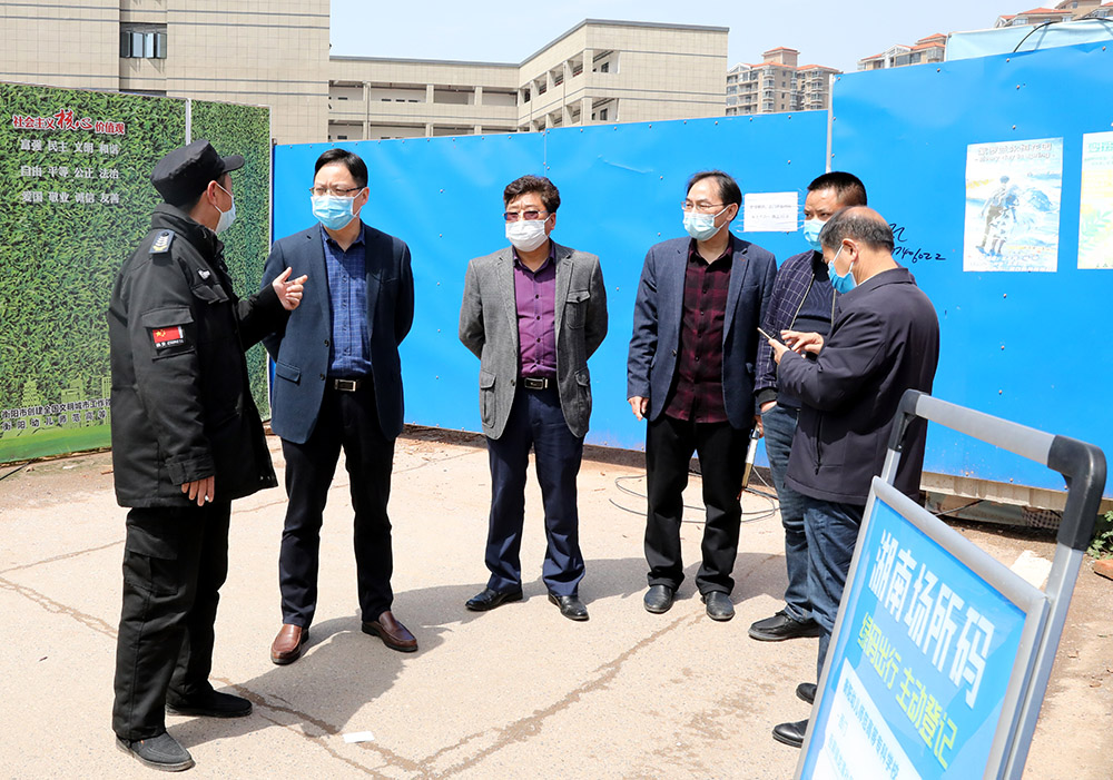 李來清、鄧昌大督查校內(nèi)疫情防控工作