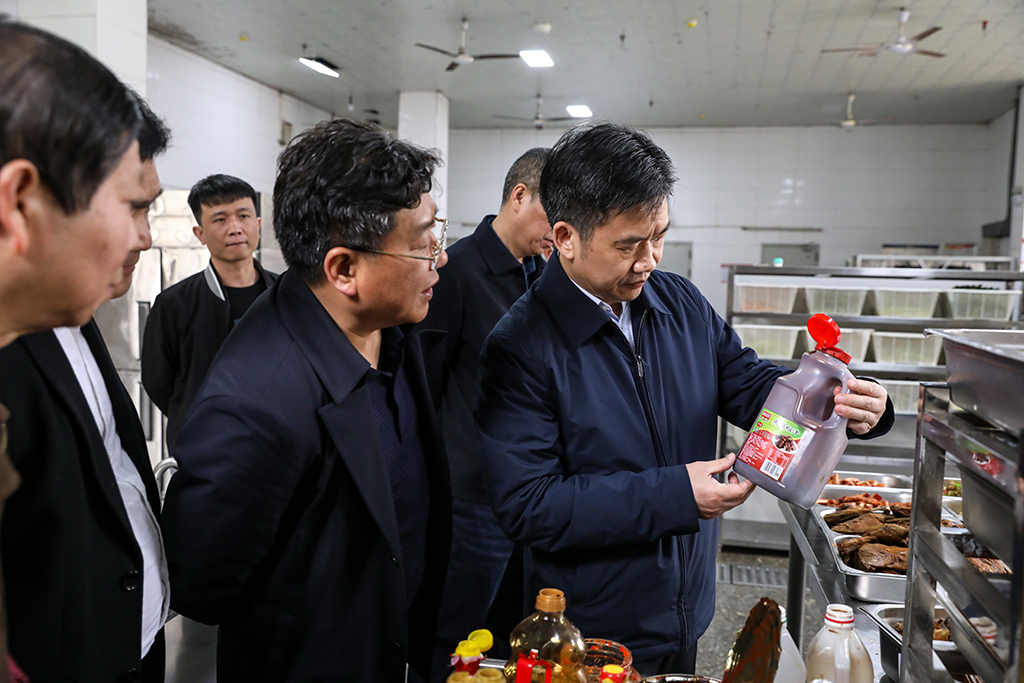 市人大常委副主任歐杏調(diào)研我校食品安全工作和周邊道路建設
