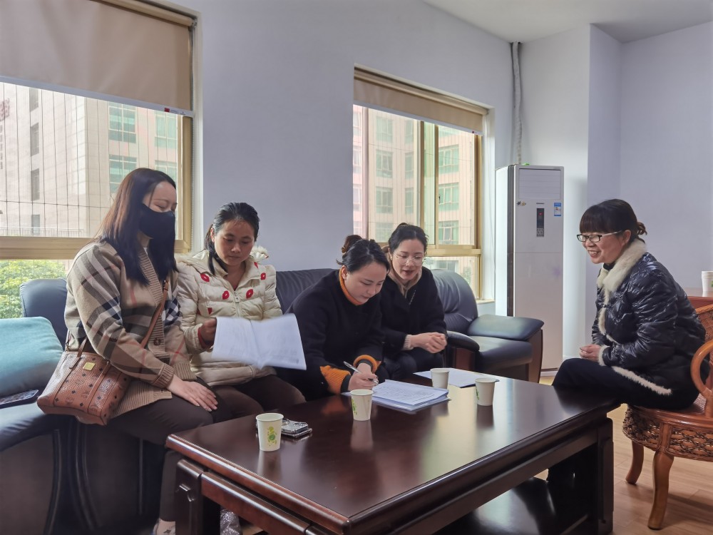 我?，F(xiàn)代服務(wù)與管理系深入托育機構(gòu)走訪調(diào)研