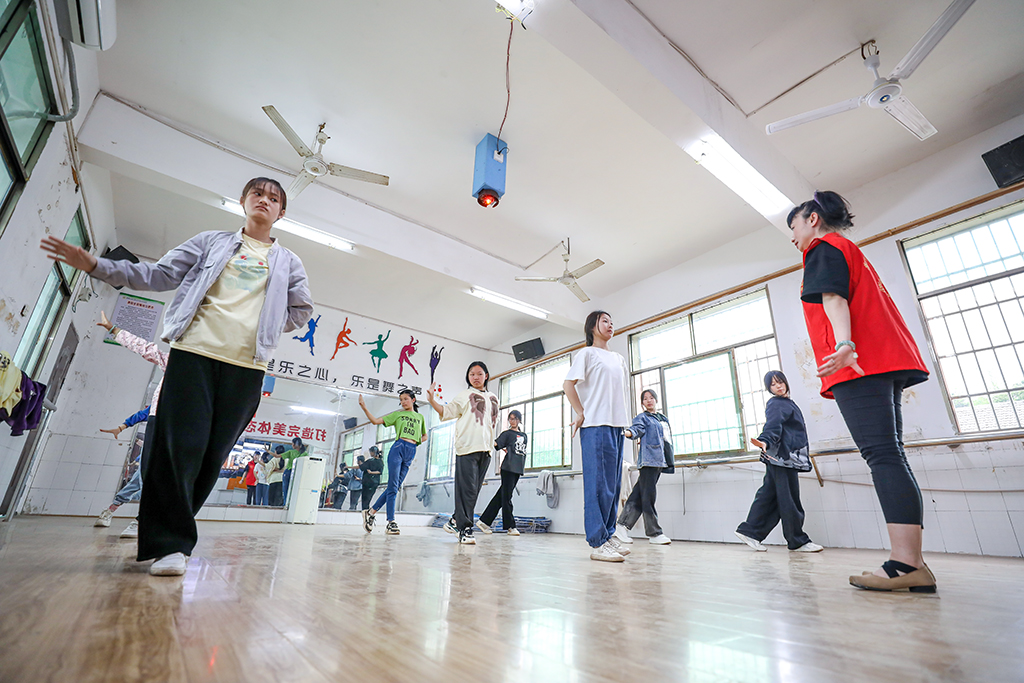 “藝”起成長(zhǎng)，伴你同行 ——衡陽幼兒師專志愿者赴衡南縣松江聯(lián)合學(xué)校長(zhǎng)嶺校區(qū)開展支教幫扶活動(dòng)