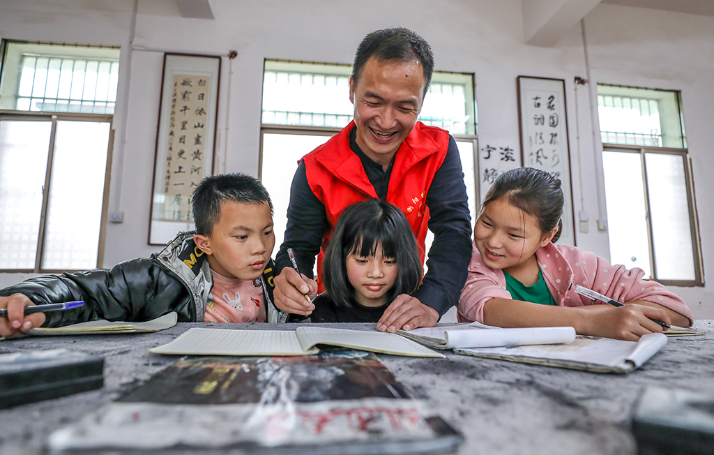 “藝”起成長(zhǎng)，伴你同行 ——衡陽幼兒師專志愿者赴衡南縣松江聯(lián)合學(xué)校長(zhǎng)嶺校區(qū)開展支教幫扶活動(dòng)