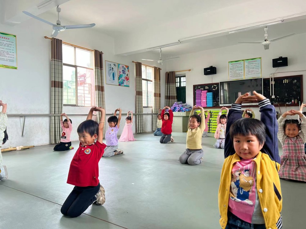 為了每一個孩子的美好童年 ——衡陽幼兒師專小學教育系赴衡南縣硫市小學開展留守兒童結(jié)對幫扶活動