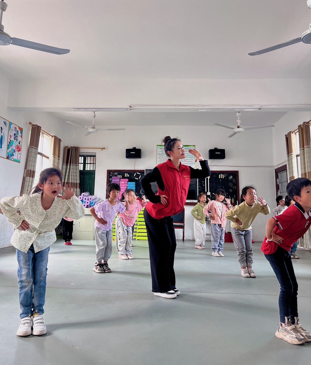 為了每一個孩子的美好童年 ——衡陽幼兒師專小學教育系赴衡南縣硫市小學開展留守兒童結(jié)對幫扶活動